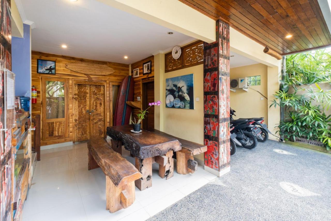 The Point Surfcamp Bali Hotel Pulukan Exterior photo