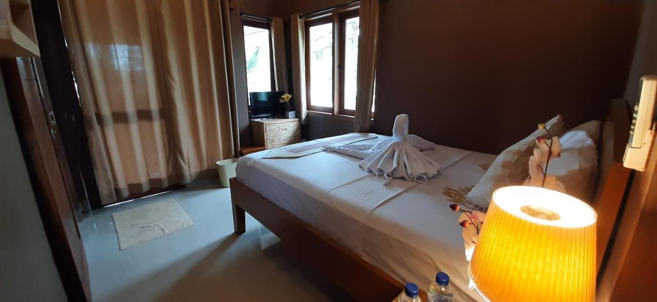 The Point Surfcamp Bali Hotel Pulukan Exterior photo
